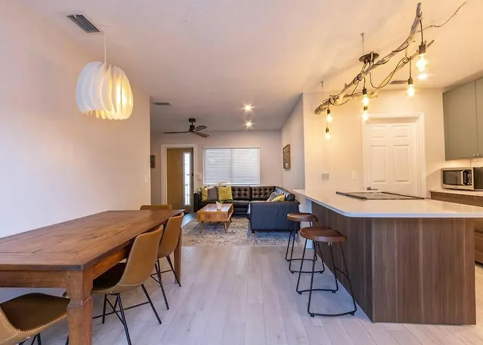 New! Stylish & Cozy Sea Grape Near Beach & Flagler