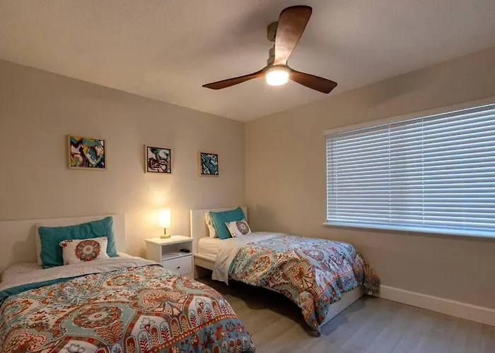 New! Stylish & Cozy Sea Grape Near Beach & Flagler